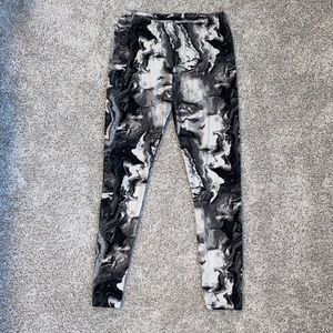 SO brand marble print leggings size medium